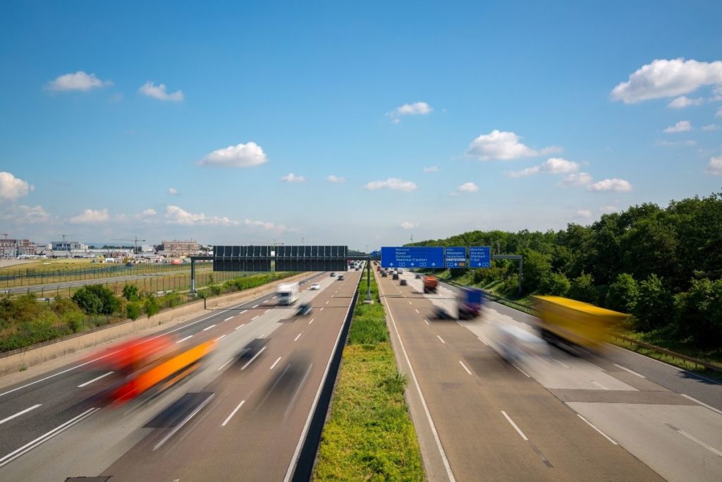 １カ月に１回はタイヤの空気圧点検をしよう 高速道路で高くする必要はない またたびcarfe